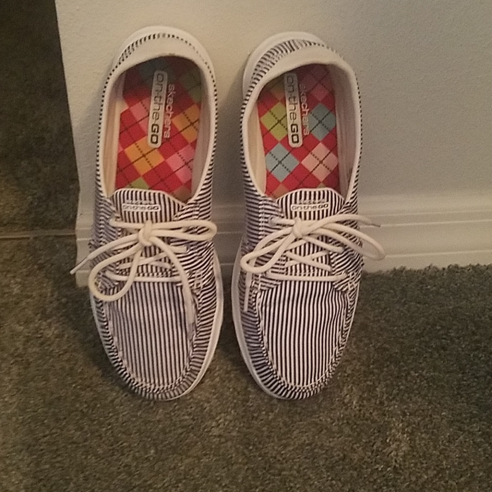 Barely worn.  Boat shoe. Navy /white stripe. Very